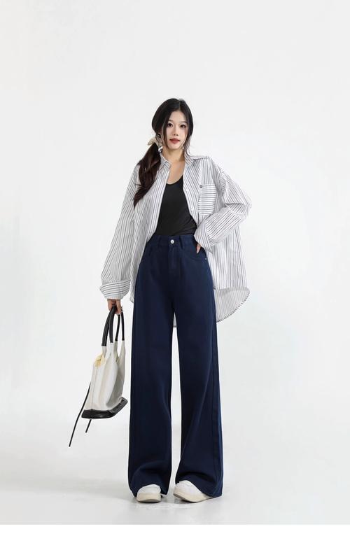 宝蓝色配什么颜色裤子