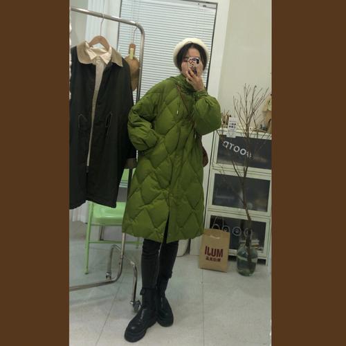 荷绿色羽绒服怎么搭配