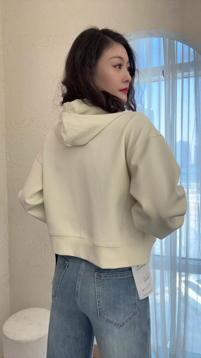 豆绿色开衫怎么搭配