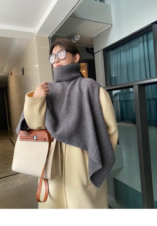 冬款披肩怎么搭配衣服