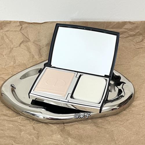 最新迪奥凝脂粉饼图片