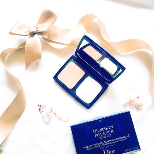 最新迪奥凝脂粉饼图片