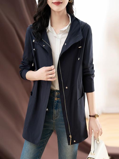 长款带帽子休闲风衣怎么搭配