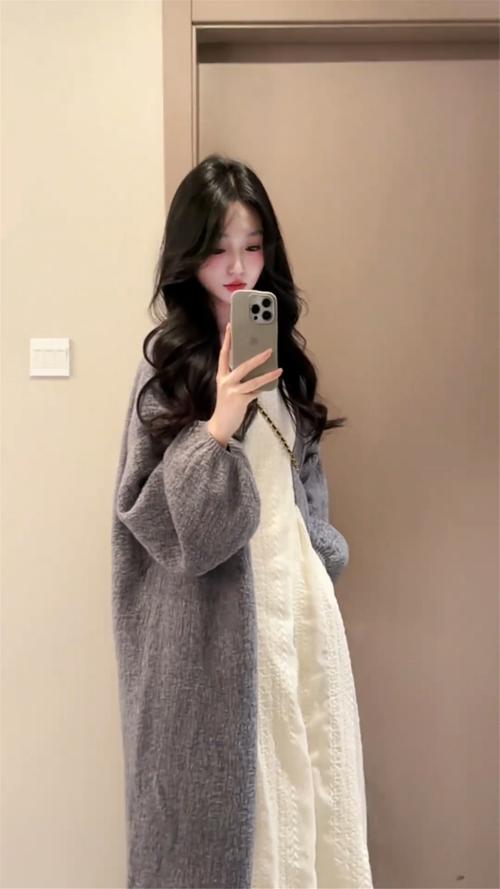 2025秋季长款毛衣外套怎么搭配图片