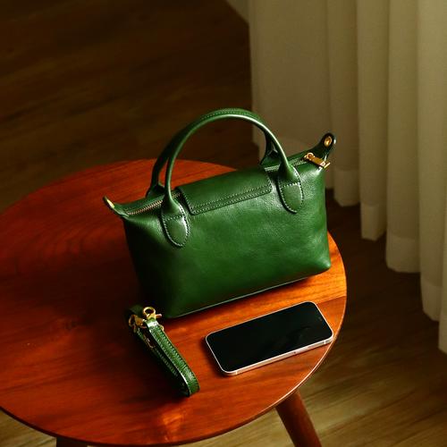 墨绿色包怎么搭配外套