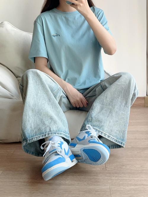 蓝鞋配什么衣服