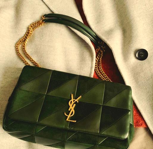 墨绿色包怎么搭配