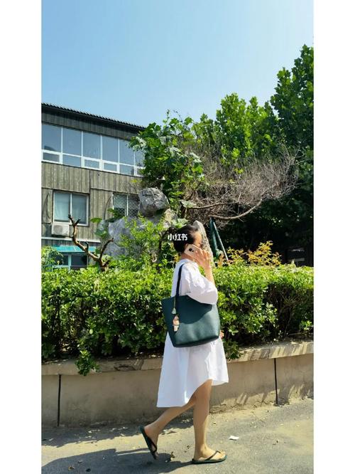 墨绿色包怎么搭配