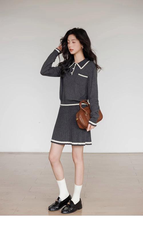 毛线套裙怎么搭配外套