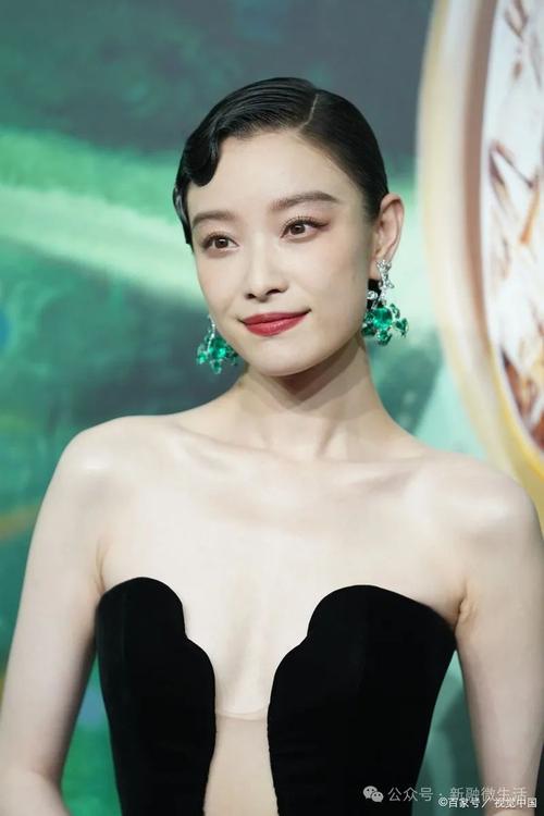 倪妮是什么脸型