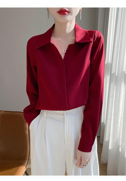 酒红的衬衫怎么搭配