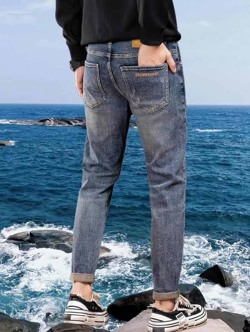 男士补丁牛仔裤怎么搭配衣服