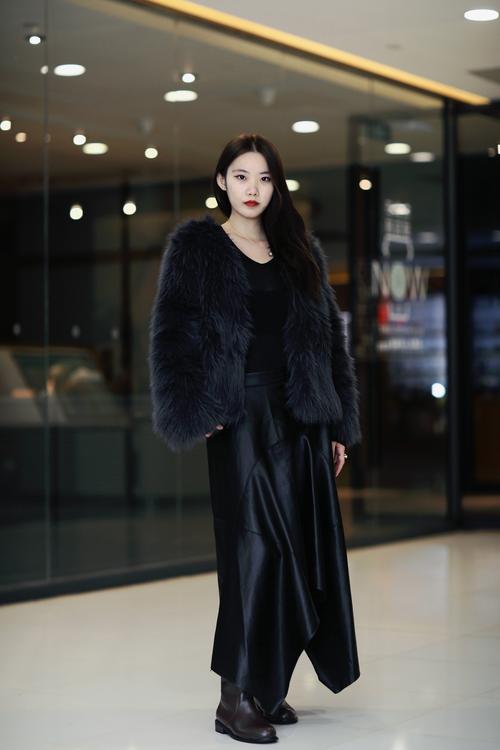 皮裙怎么搭配穿