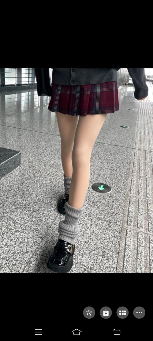 厚肉色丝袜裤怎么搭配