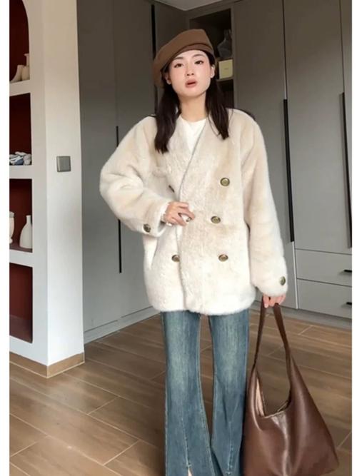 短貂毛衣服怎么搭配