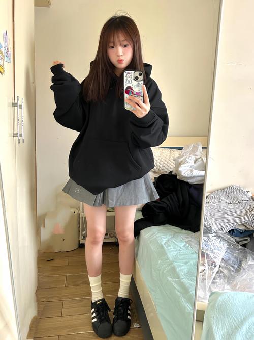 冬天卫衣怎么搭配图片