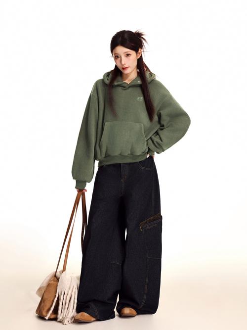 冬季卫衣怎么搭配图片