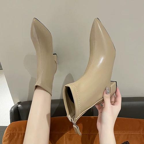 冬季尖头高跟裸靴怎么搭配