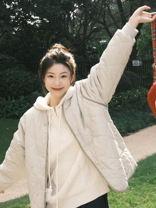 长款棒球风衣怎么搭配