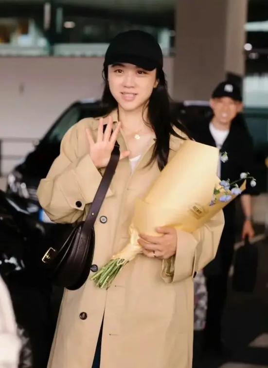 长款棒球风衣怎么搭配