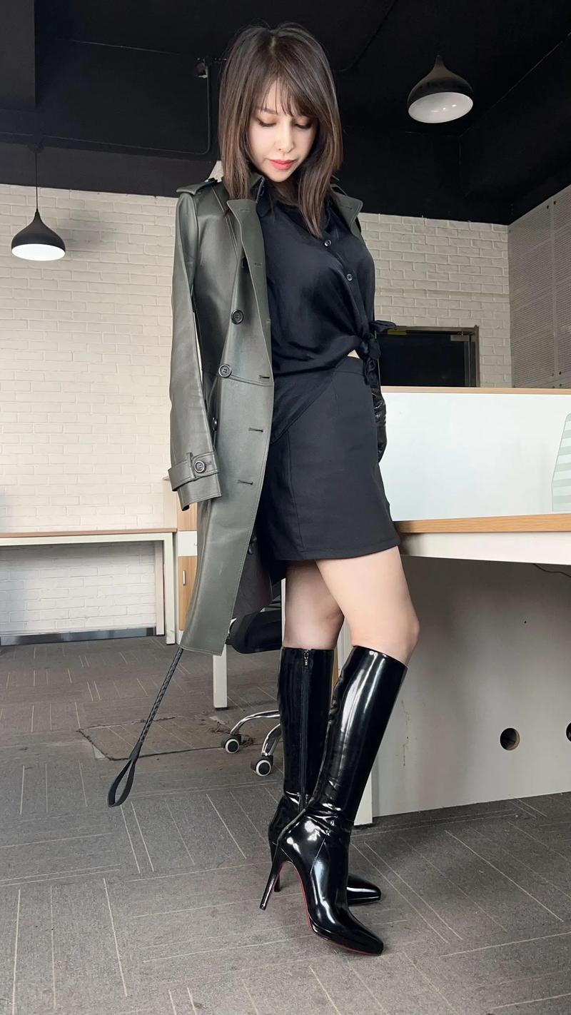 矮个子及膝靴怎么搭配