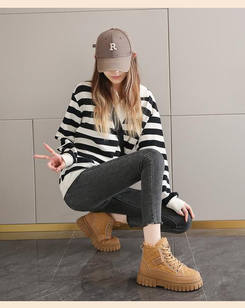 草绿色雪地靴怎么搭配图片