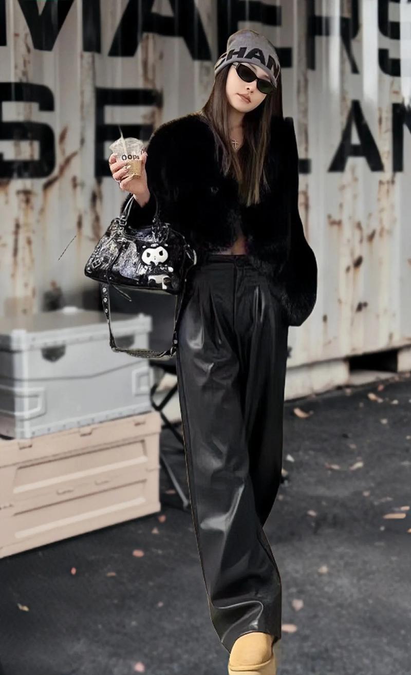 黑色皮裤怎么搭配好看