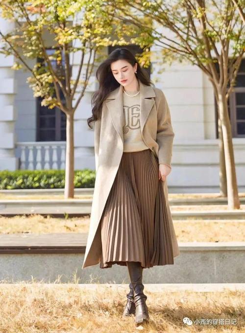 过膝大衣怎么搭配内搭