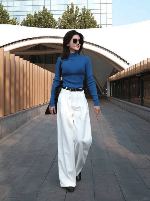 白裤子配什么颜色鞋子