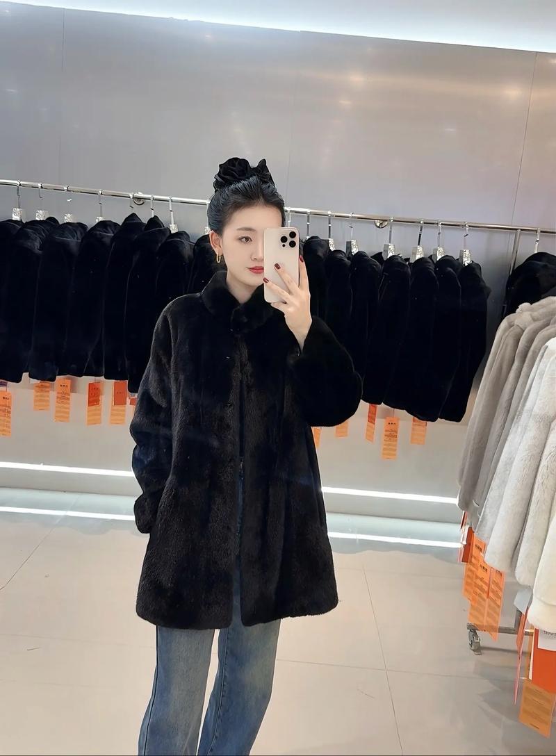穿黑色貂怎么搭配图片