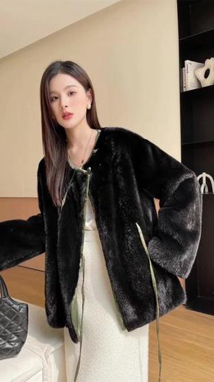 穿黑色貂怎么搭配图片