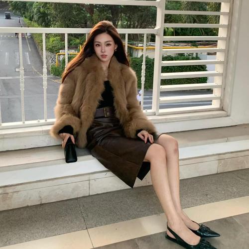 棕色皮草怎么搭配好看
