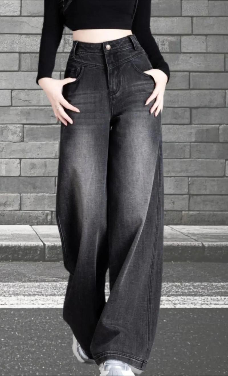 深灰色阔腿裤怎么搭配