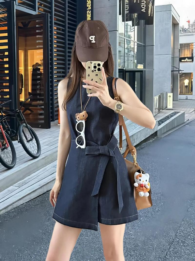 秋冬无袖连衣裙怎么搭配