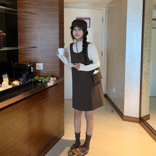 秋冬无袖连衣裙怎么搭配