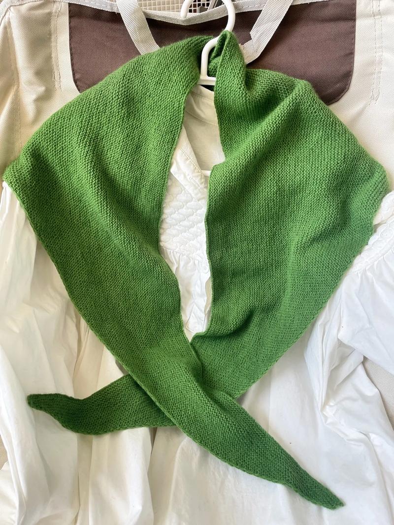 绿色围巾搭配什么衣服