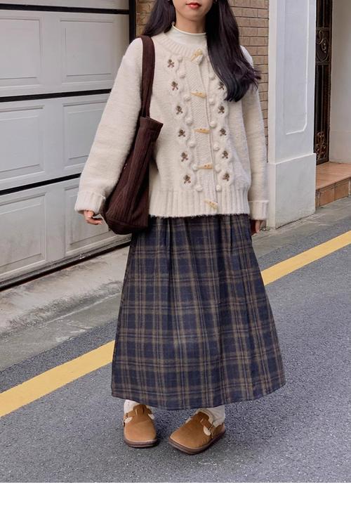 毛呢格子裙子怎么搭配