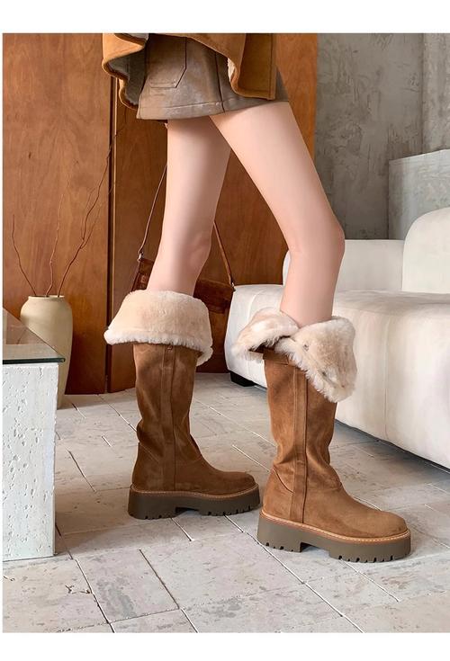 毛毛靴子怎么搭配衣服