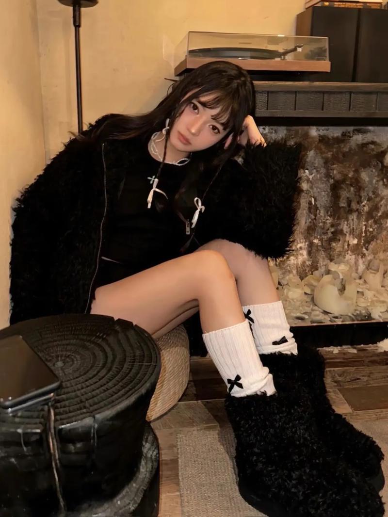 毛毛靴子怎么搭配衣服