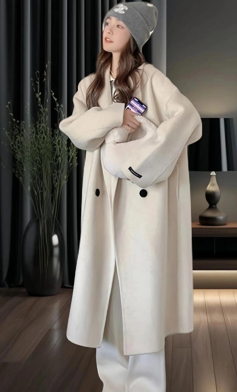 粉毛呢外套怎么搭配