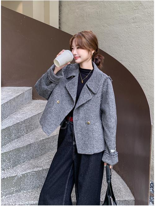 带流苏的羊绒外套怎么搭配