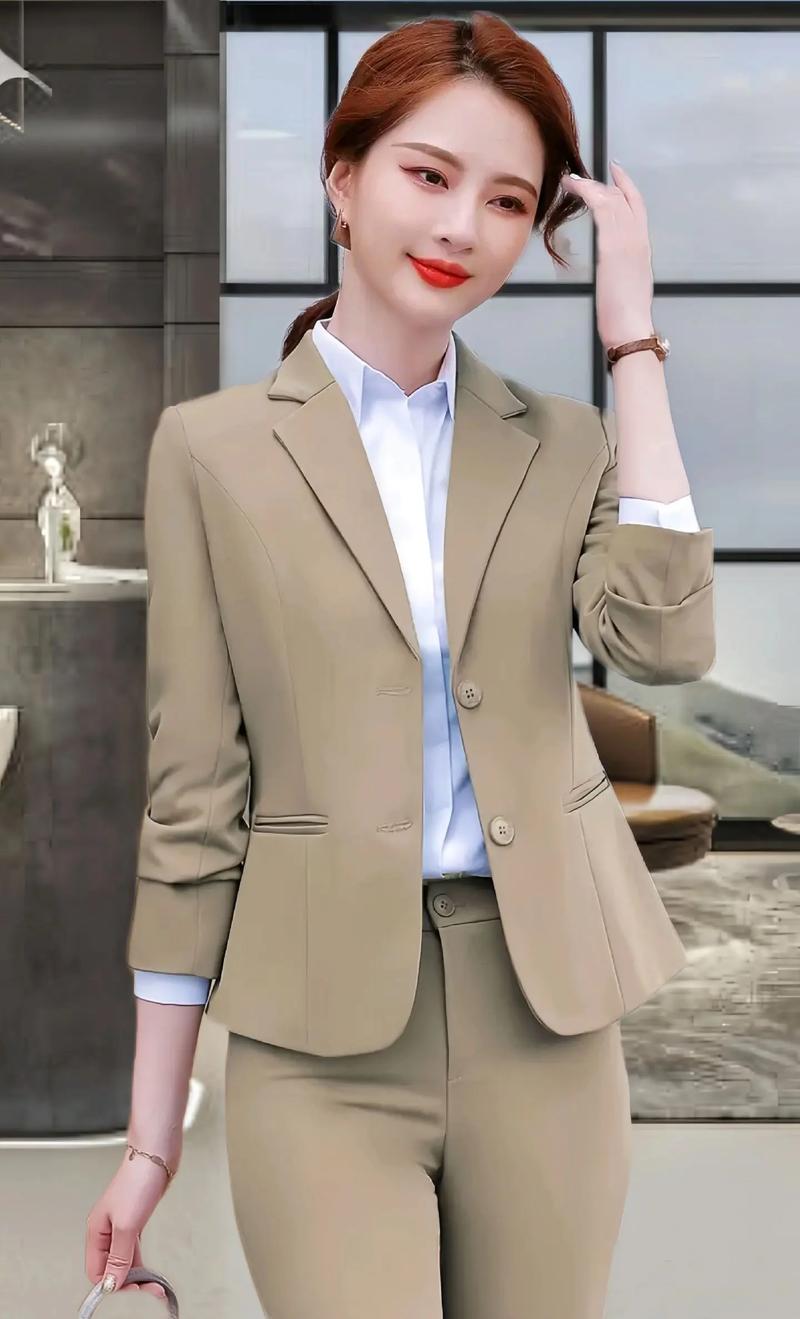 小西装怎么搭配女图片