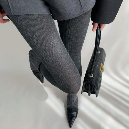 灰色丝袜怎么搭配可爱