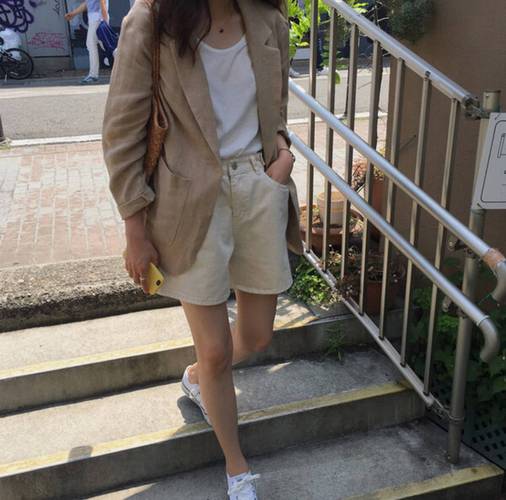 咖啡色半身裙怎么搭配外套