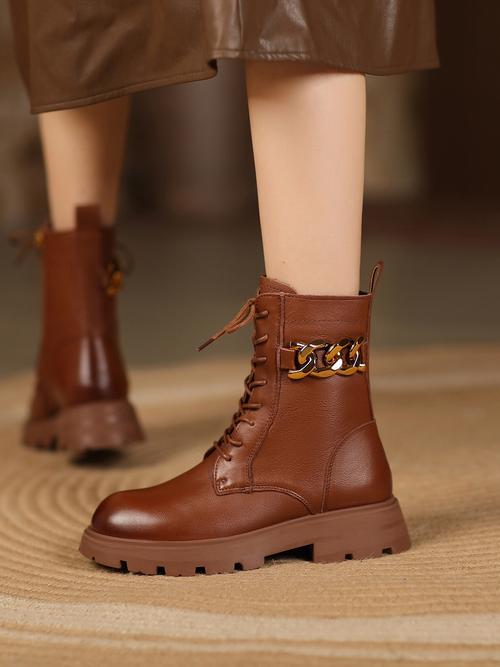 棕色的靴子怎么搭配