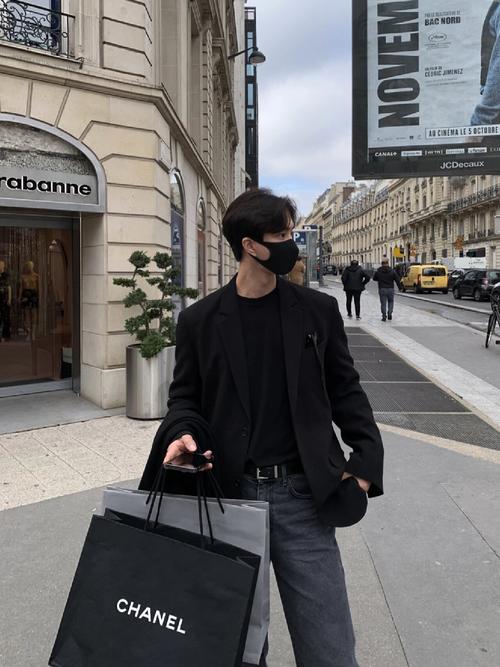 黑色外套配什么裤子男