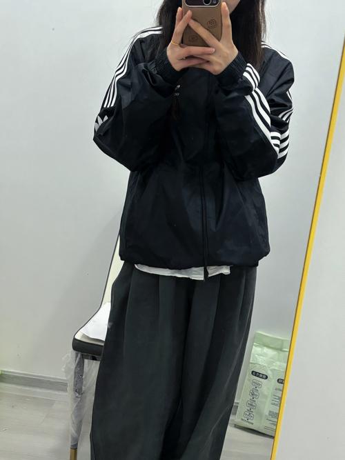 黑色五分袖外套怎么搭配