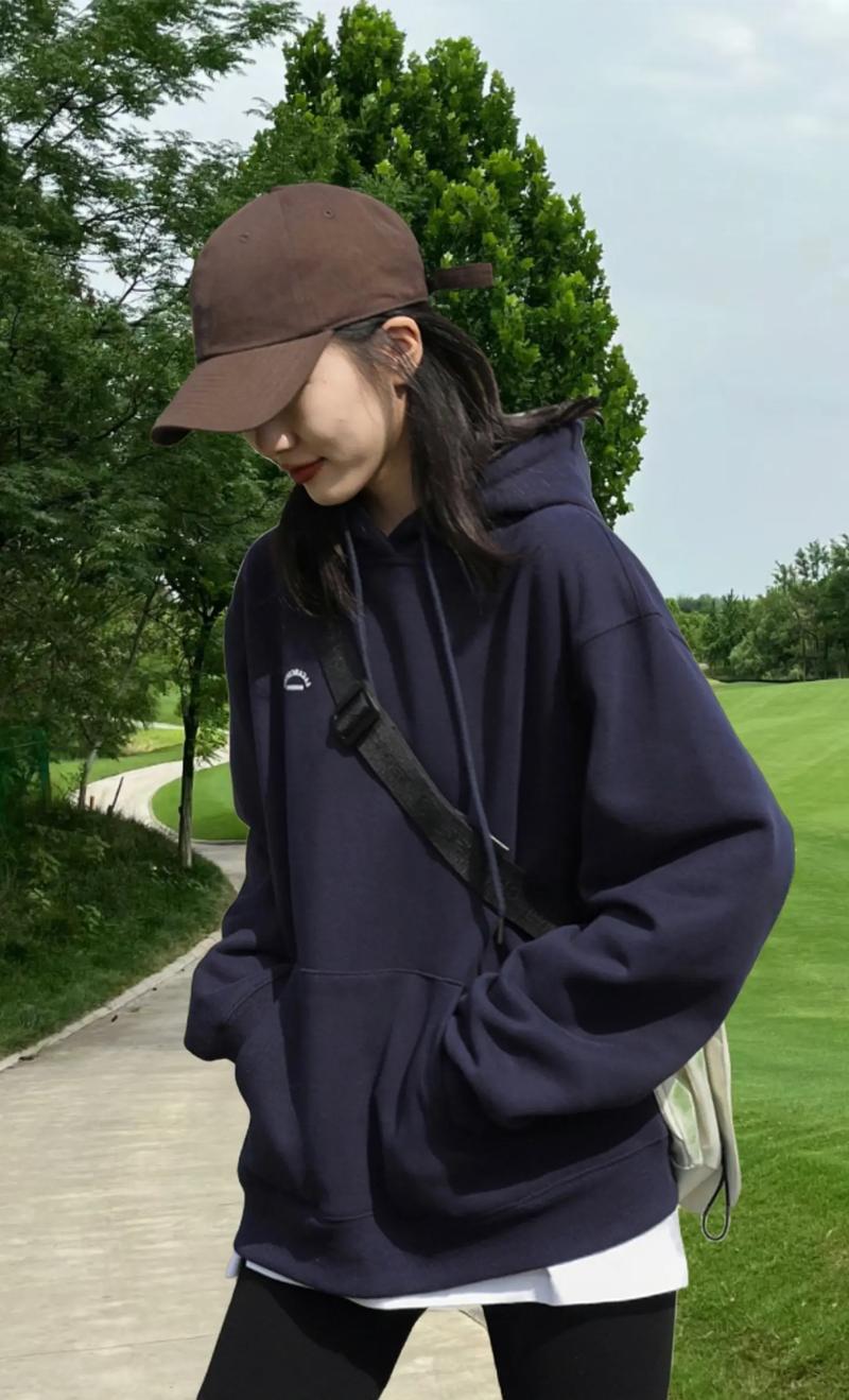 带帽子的卫衣怎么搭配