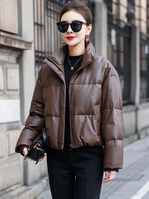 皮羽绒短款怎么搭配