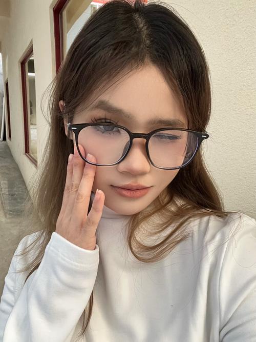 胖圆脸适合什么眼镜